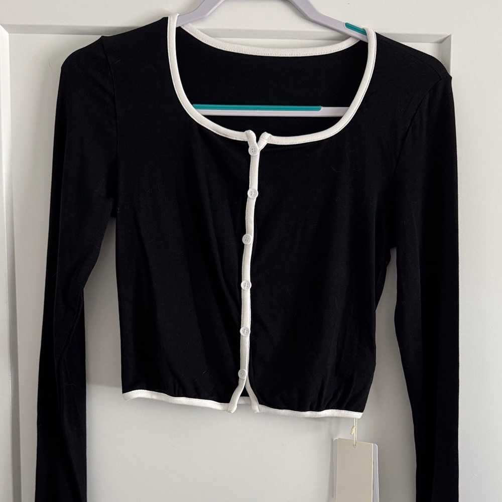Commense Button Square Neck Crop Top